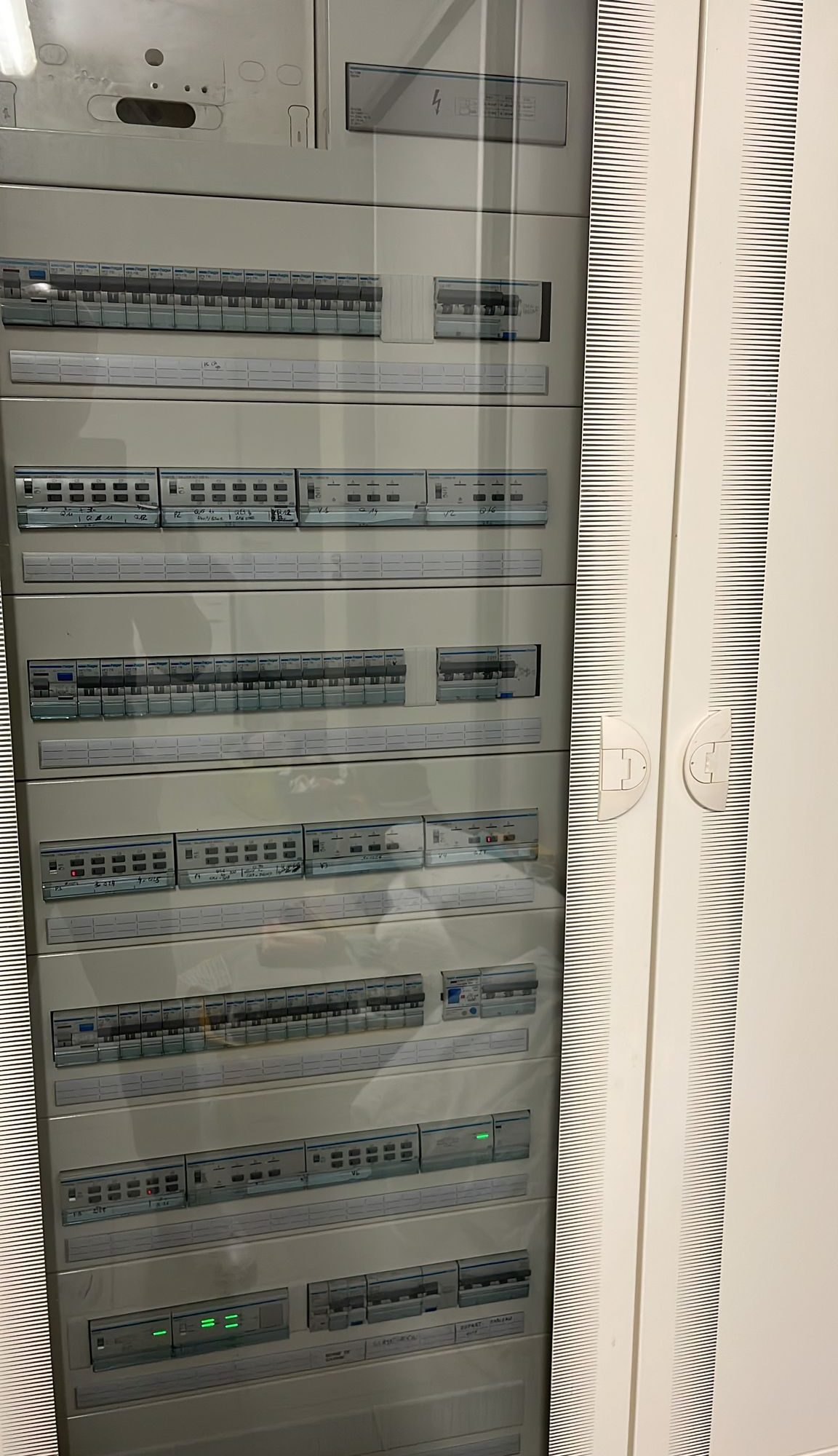 Travaux d’&eacute;lectricit&eacute; g&eacute;n&eacute;rale et pose de bornes IRVE en Alsace Colmar